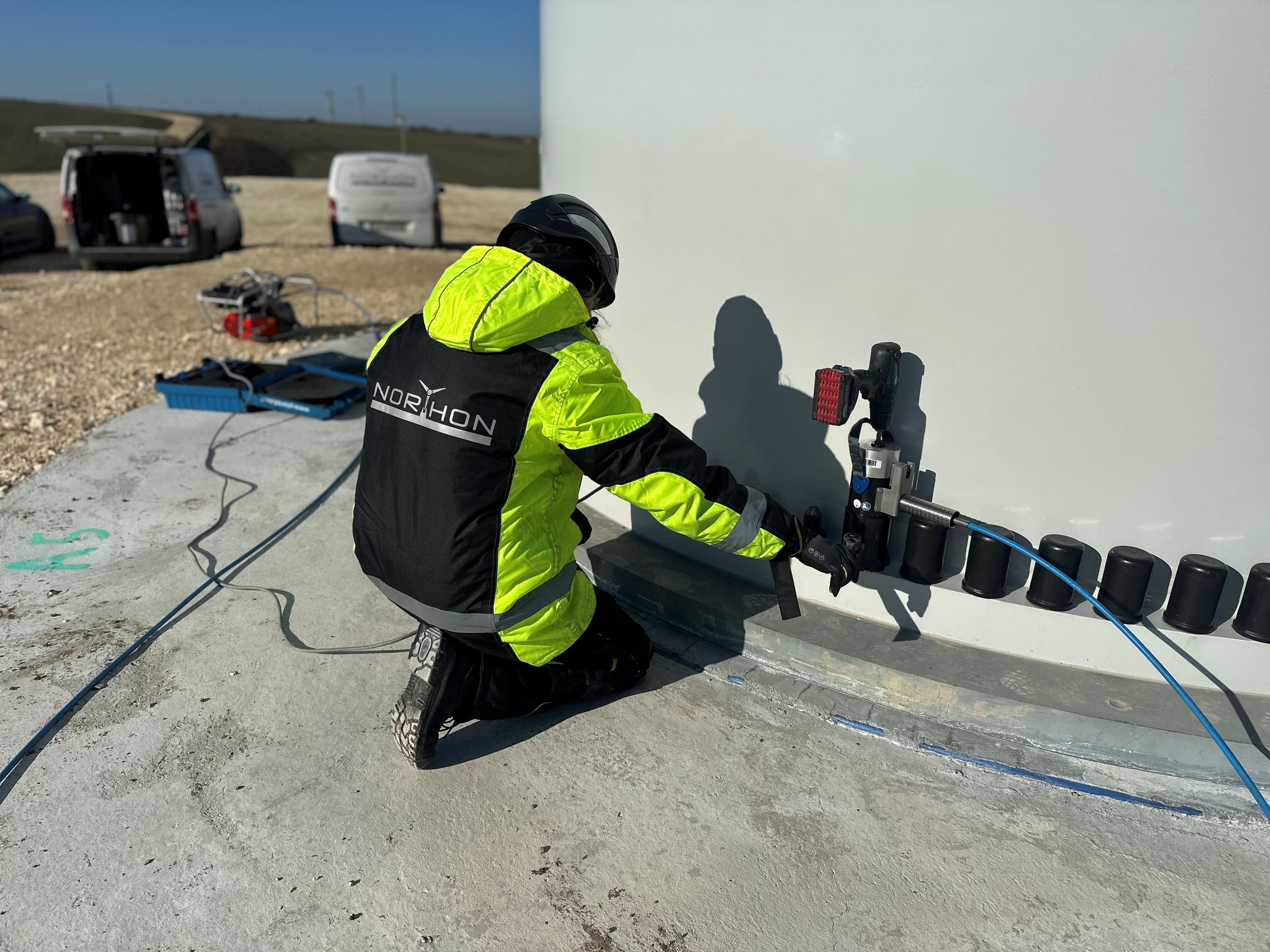 Wind turbine bolted connection inspection